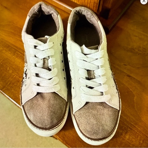 Crown Vintage Cream and Brown Kalinda sneaker woman’s size 6.5 snakeskin suede - Picture 3 of 9